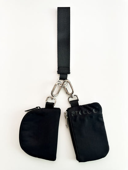 Disposición: Dual Pouch Wristlet