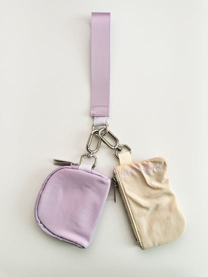 Disposición: Dual Pouch Wristlet