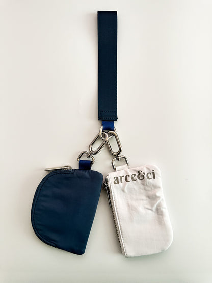 Disposición: Dual Pouch Wristlet