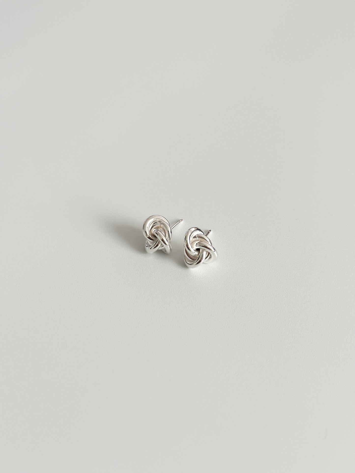 Oír: Knot Studs